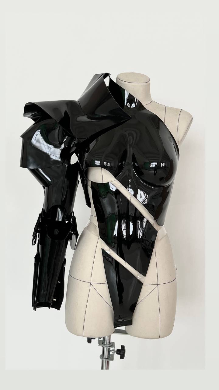 CYBORG ANATOMICAL BREASTPLATE & ARM IN BLACK (EXCLUSIVE DESIGN)